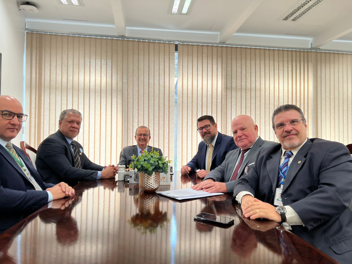 Presidente da FGCT juntamente com outras entidades do Tiro reúnem-se com Senador Jorginho Mello